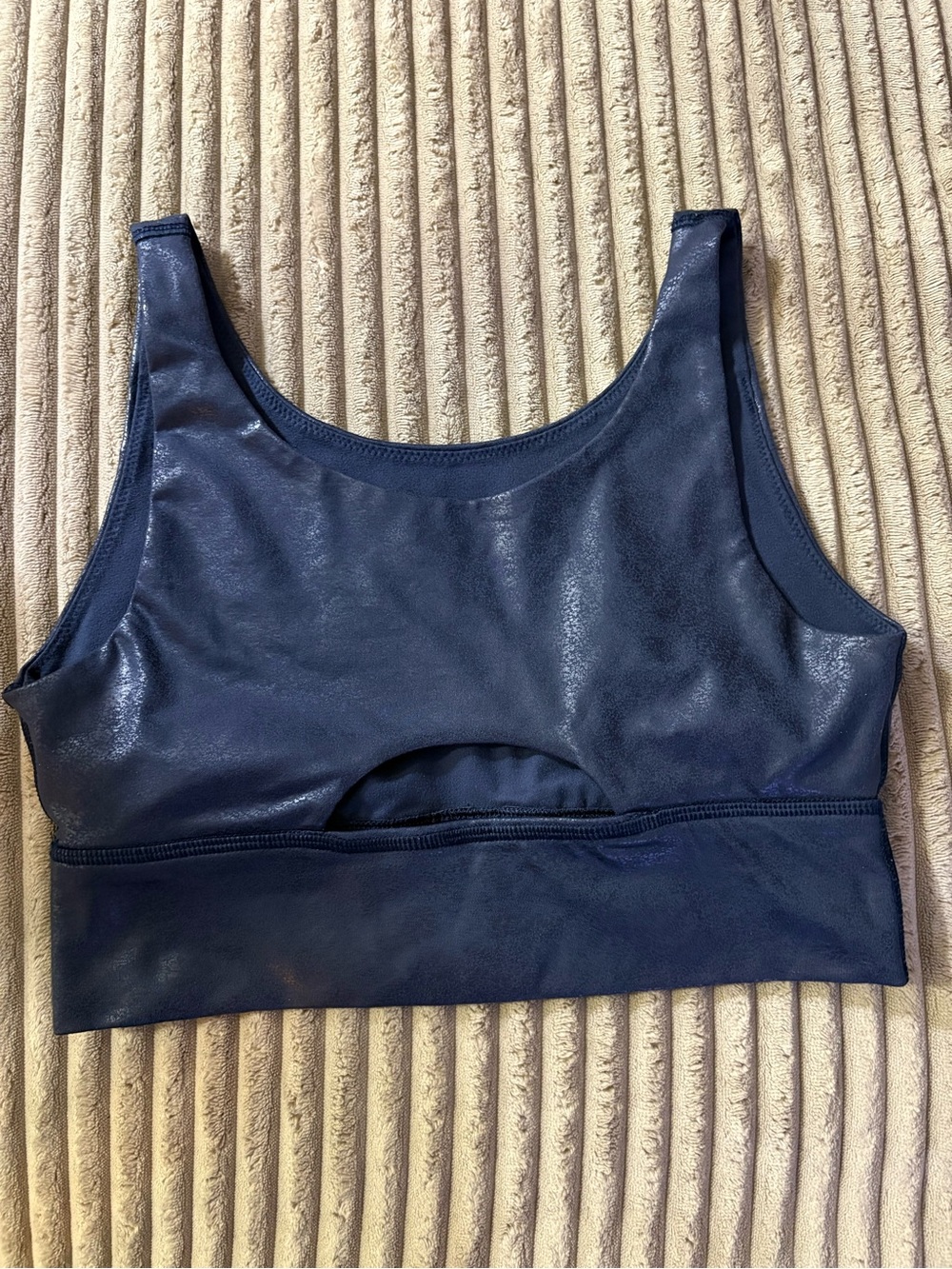 aerie Faux Leather Hugger Crackle Sports Bra in ‘steel blue’ - Picture 2 of 3